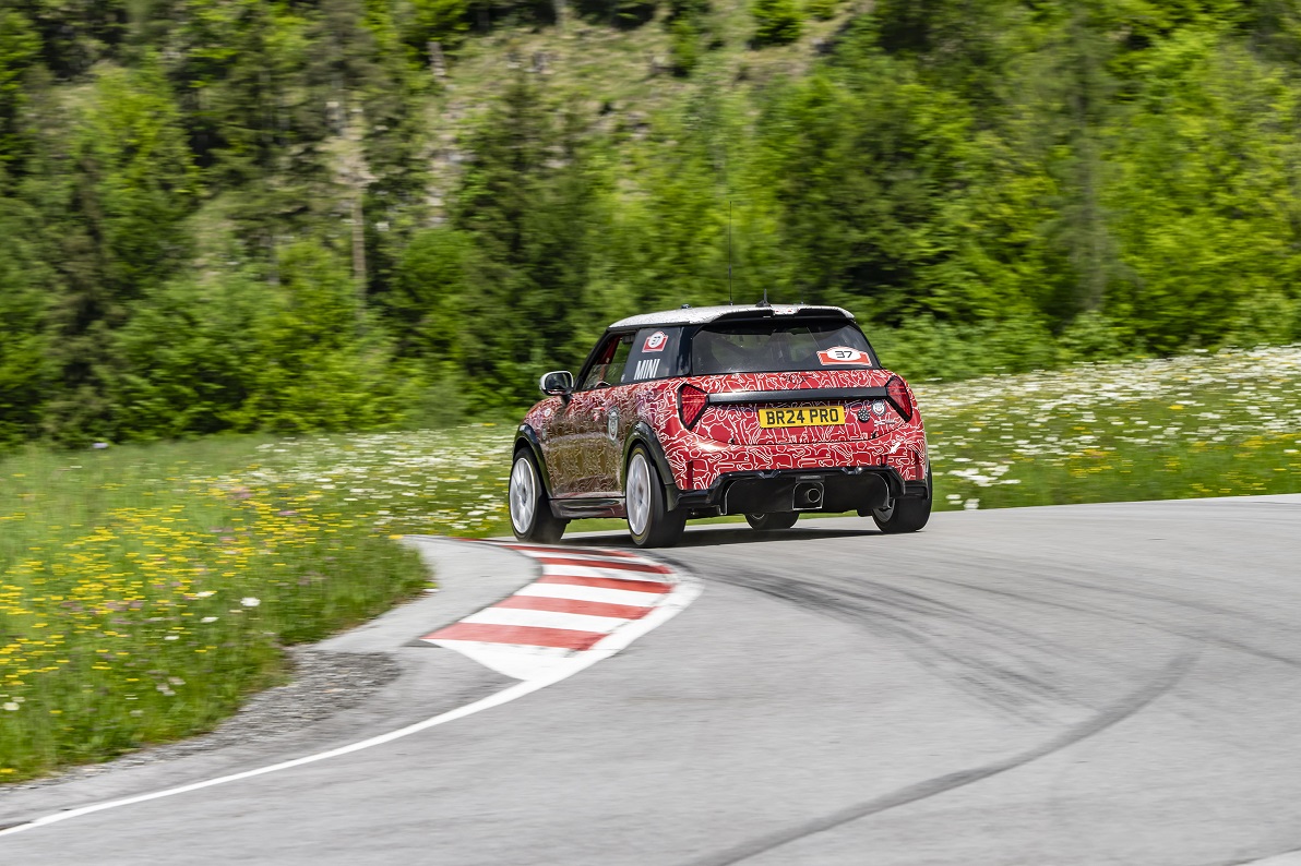Δυναμική εμφάνιση του Mini John Cooper Works στον αγώνα των 24 Ωρών του Νίρμπουργκρινγκ! (βίντεο)
