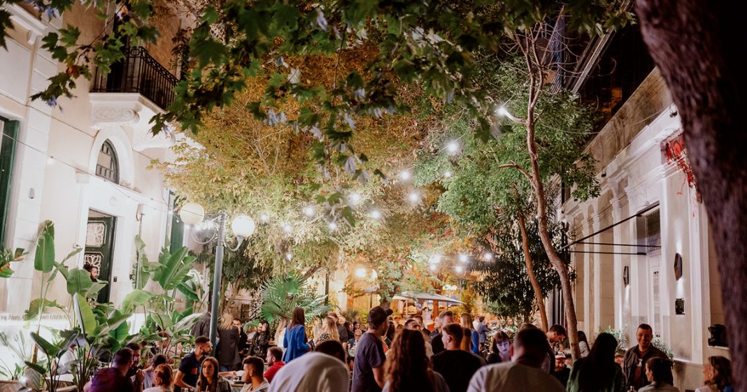 Ένα ταξίδι στον κόσμο των ποτών στο κέντρο της πόλης

