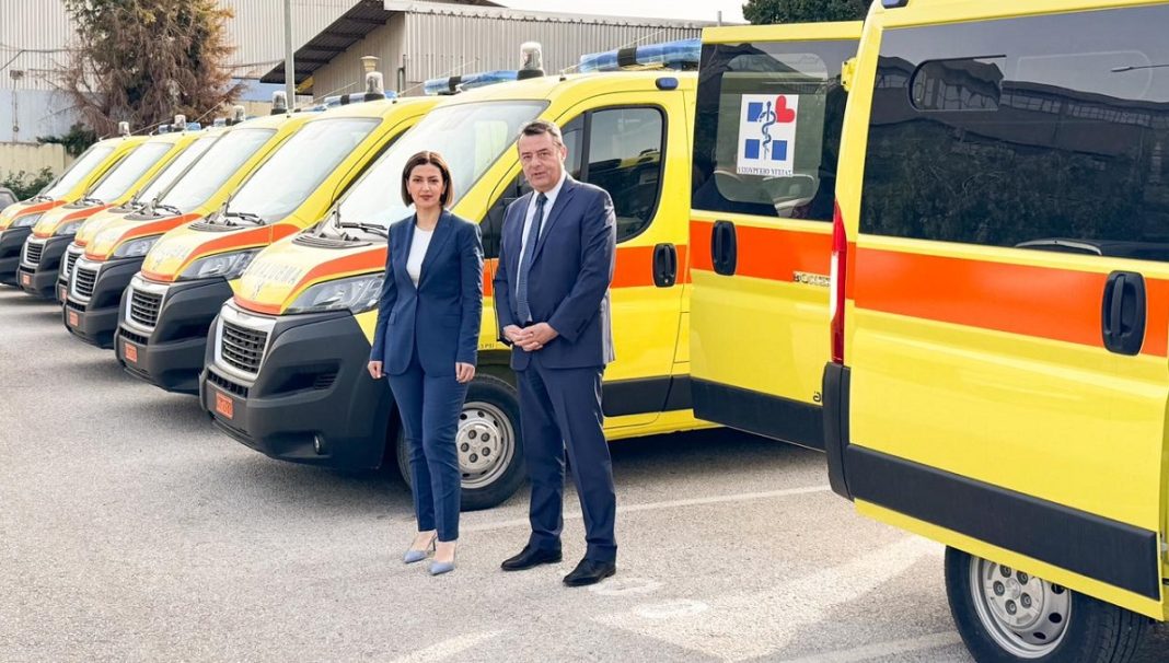Επένδυση στα Κέντρα Υγείας του Βορείου και Νοτίου Αιγαίου: Παρέλαβαν 7 νέα ασθενοφόρα
