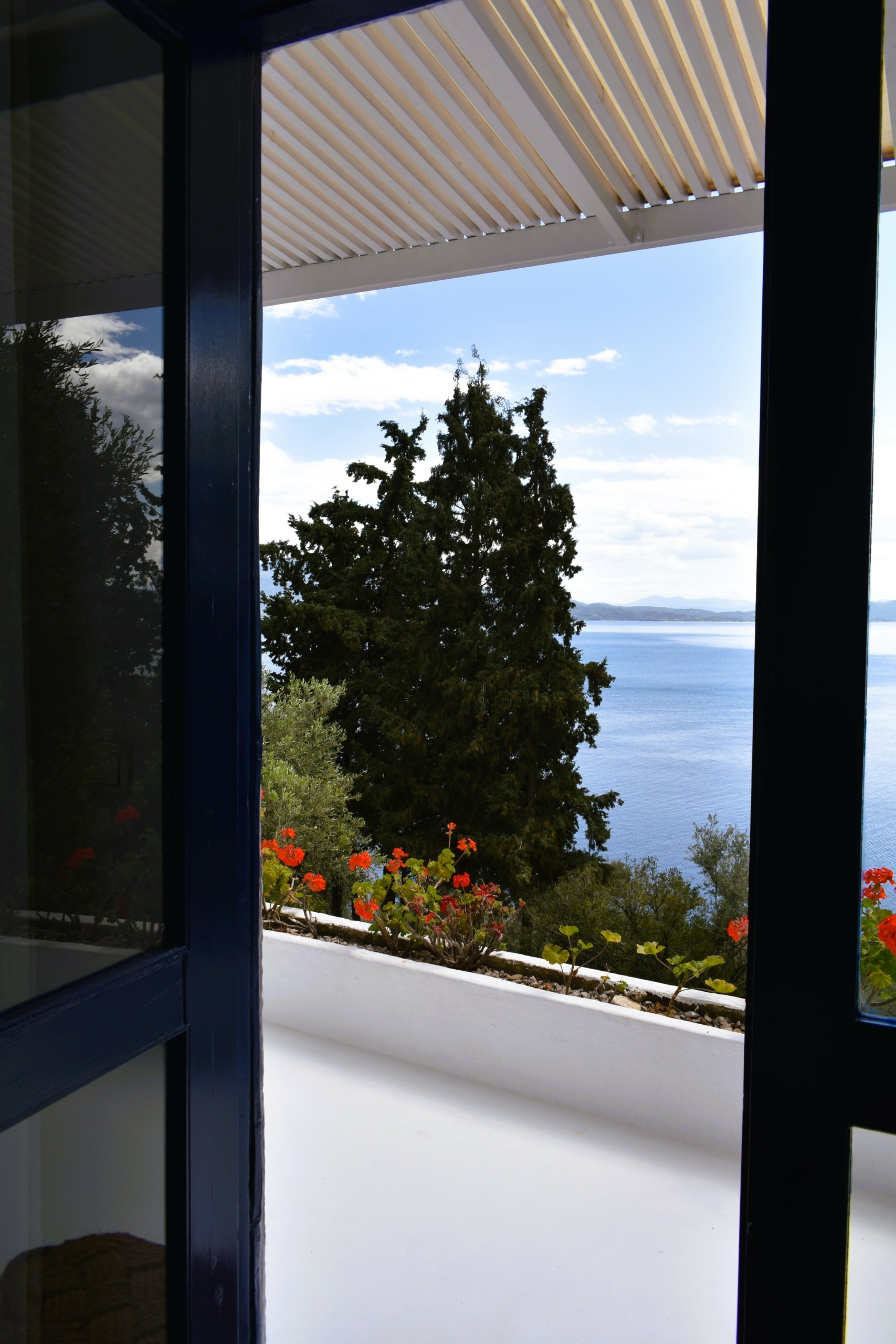 Επίγειος Παράδεισος: Η Καταγωγή του Silver Island Yoga και η Εμπειρία της Υόγκα

