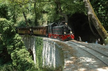 Επιστρέφει στις ράγες του το τρένο του Πηλίου για μια αξέχαστη εμπειρία

