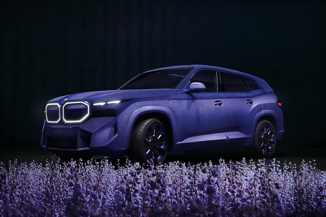 Η BMW παρουσιάζει το πρώτο της high fashion αυτοκίνητο, εμπνευσμένο από τη Naomi Campbell