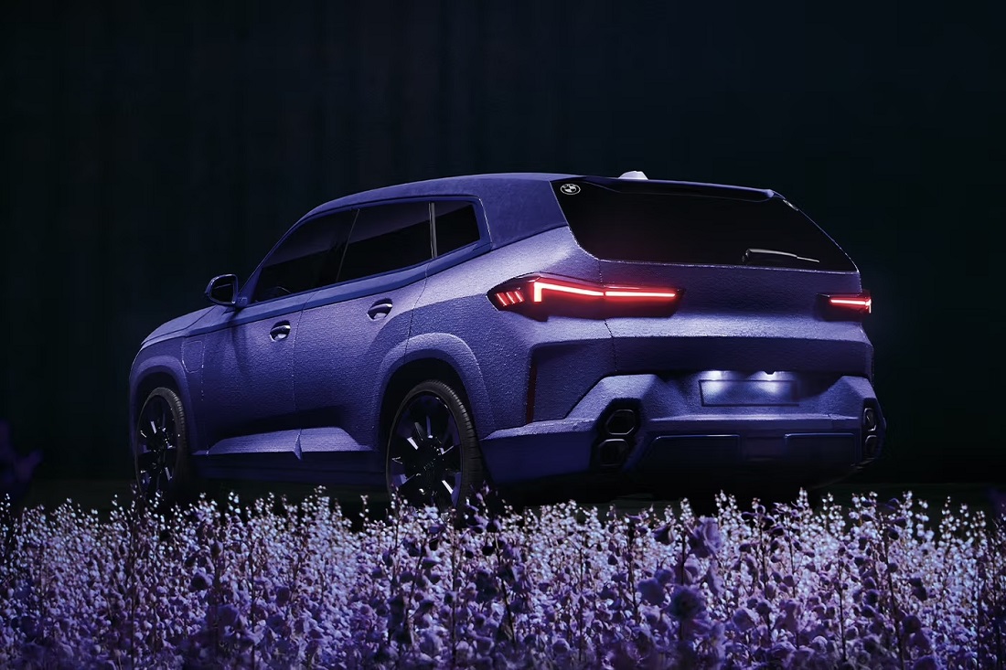 Η BMW παρουσιάζει το πρώτο της high fashion αυτοκίνητο, εμπνευσμένο από τη Naomi Campbell
