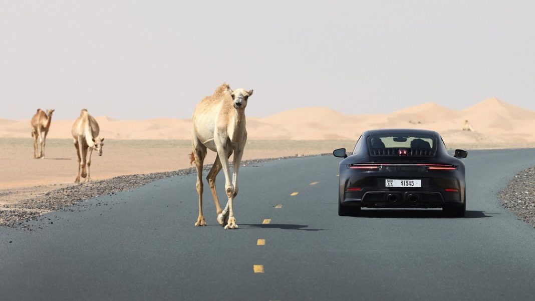 Η εξελιγμένη Porsche 911: Νέα υβριδική τεχνολογία στην κορυφαία σπορ αυτοκίνητη

