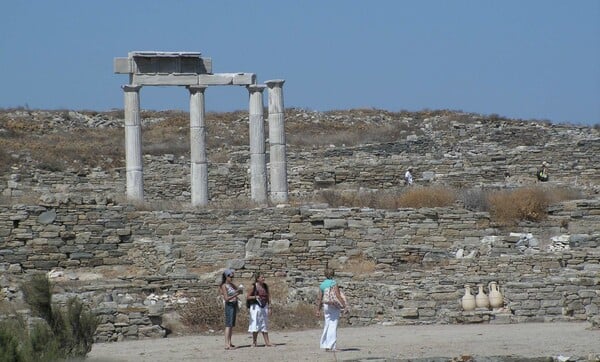 Η κλιματική αλλαγή ανατρέπει τη ζωή στη Δήλο: Μείωση της θάλασσας απειλεί το μέλλον του νησιού