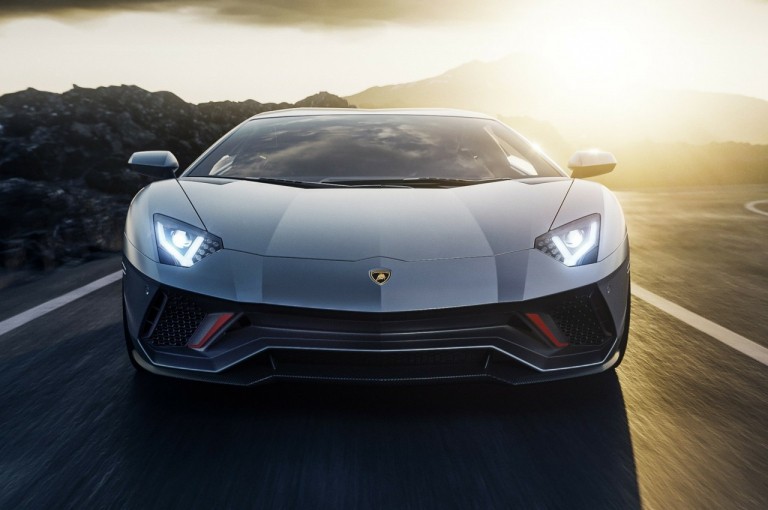 Lamborghini: Η αναβολή της ηλεκτροκίνησης και ο νέος δρόμος για την εταιρεία 
