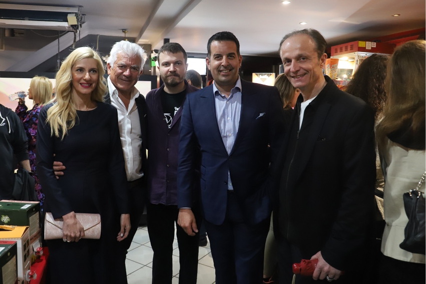 Μια Άλλη Διάσταση: Ένα Σουρεαλιστικό Ταξίδι Στη Μαυρίλα του Σύγχρονου Κόσμου
