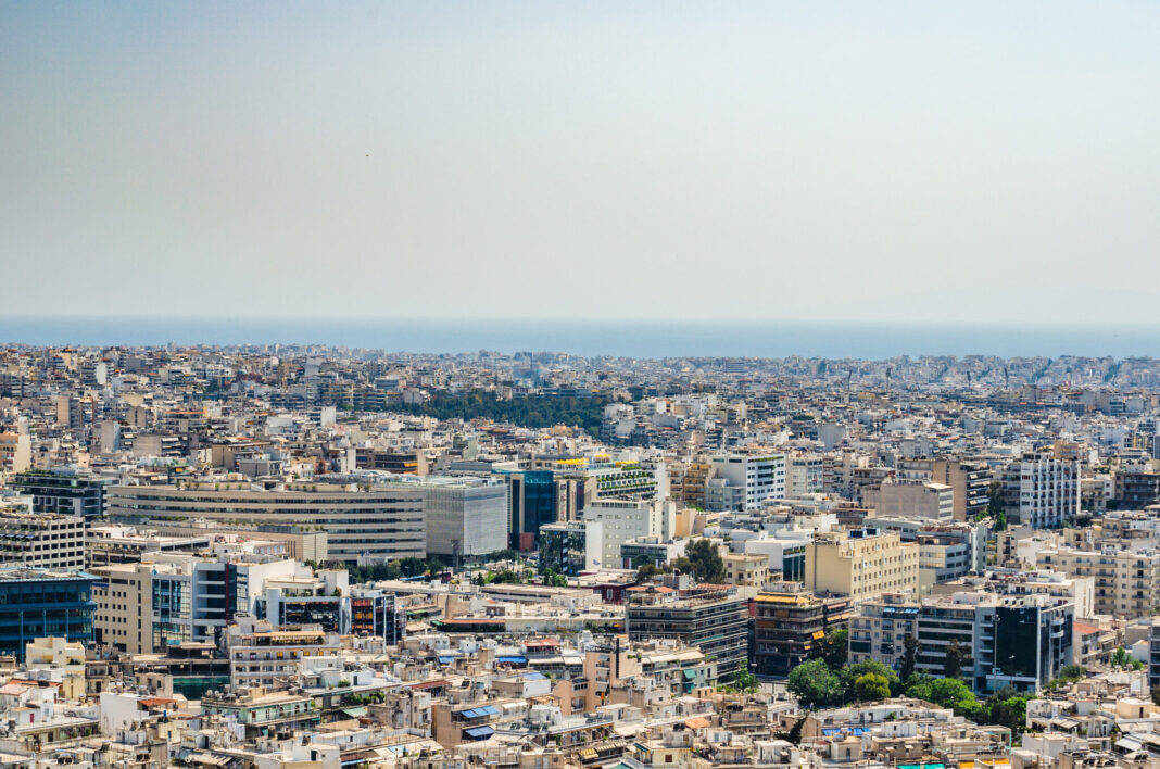 Ένα οροφοδιαμέρισμα προς πώληση, στη Νέα Σμύρνη