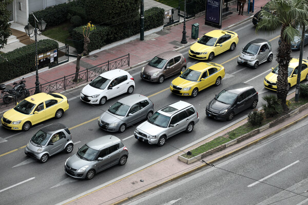 Αυτοκίνητο: Μειώθηκαν οι εκπομπές ρύπων και η κατανάλωση νερού στην ΕΕ