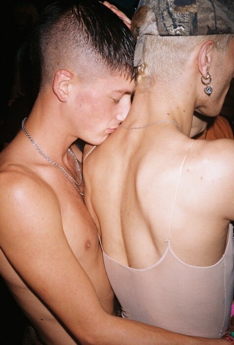 Οι queer κοινότητες του Βερολίνου και της Αθήνας στον φακό του Spyros Rennt
